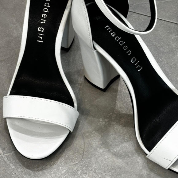 Madden Girl "Beella" Sandals - White Size 5 - Picture 3 of 10